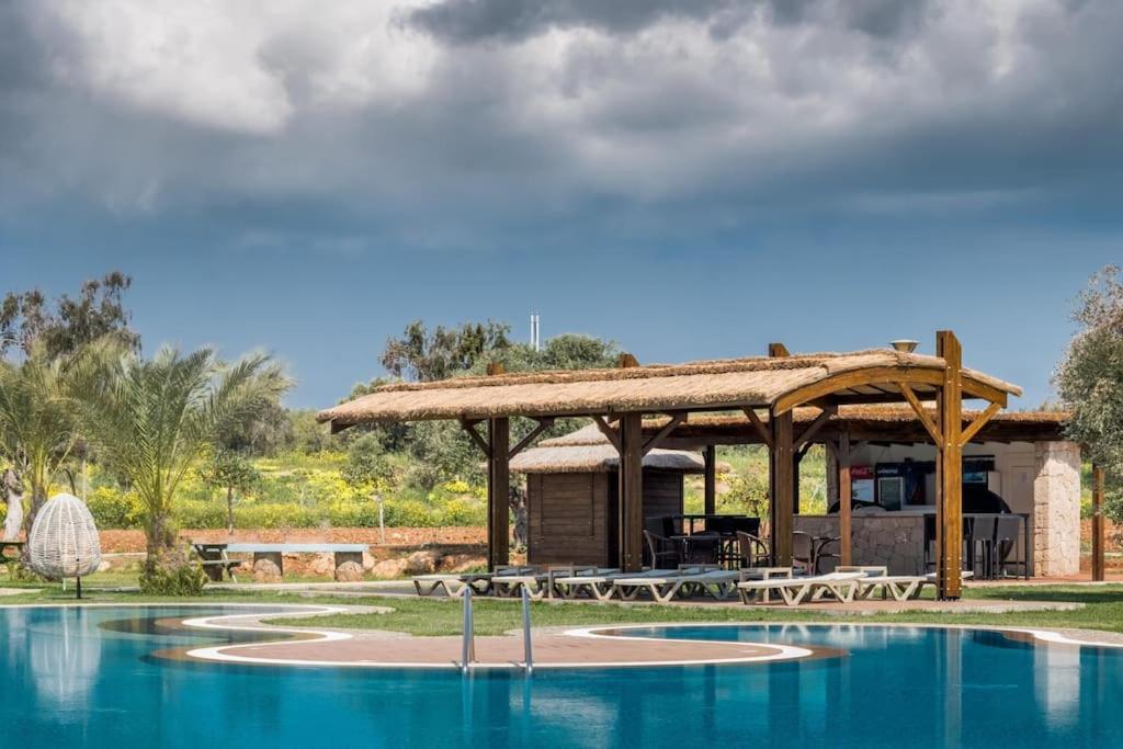 Paradise Beach Front Resort Vokolidha Esterno foto